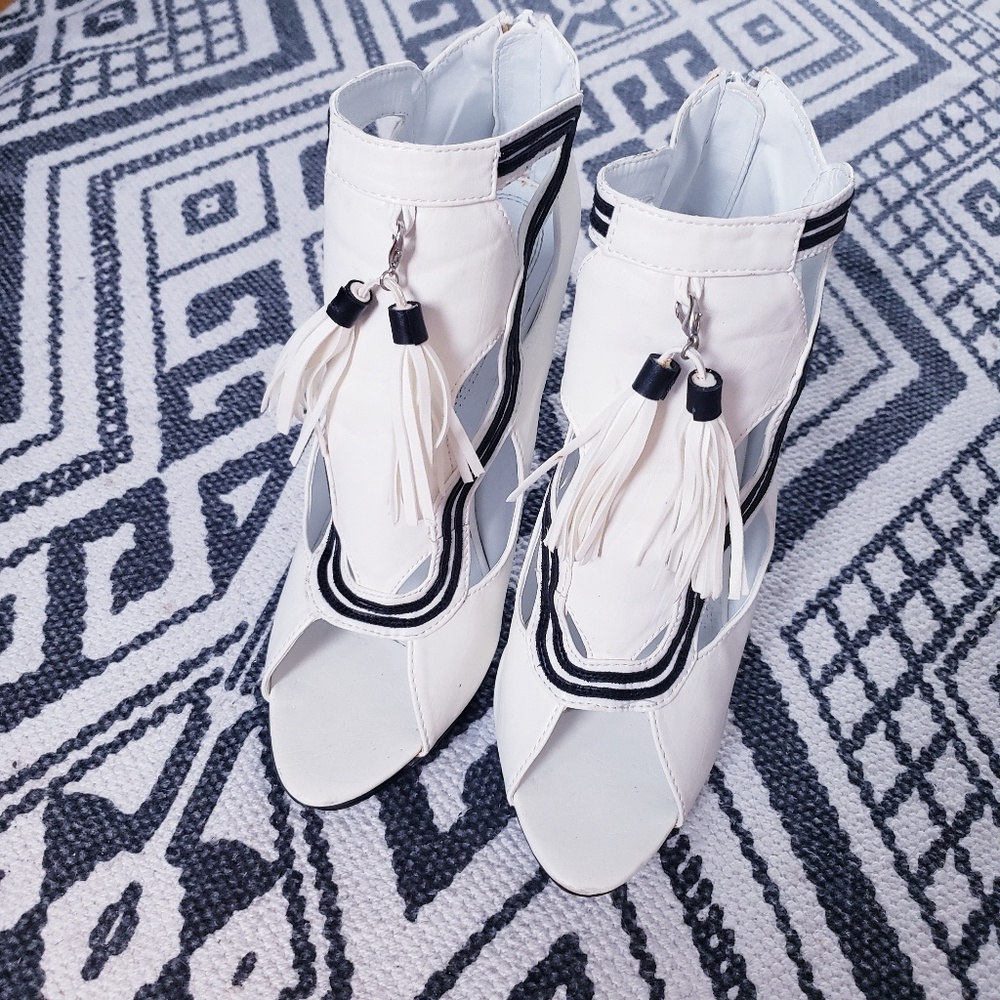 NWT Peep Toe Tassel Booties - Picture 2 of 2